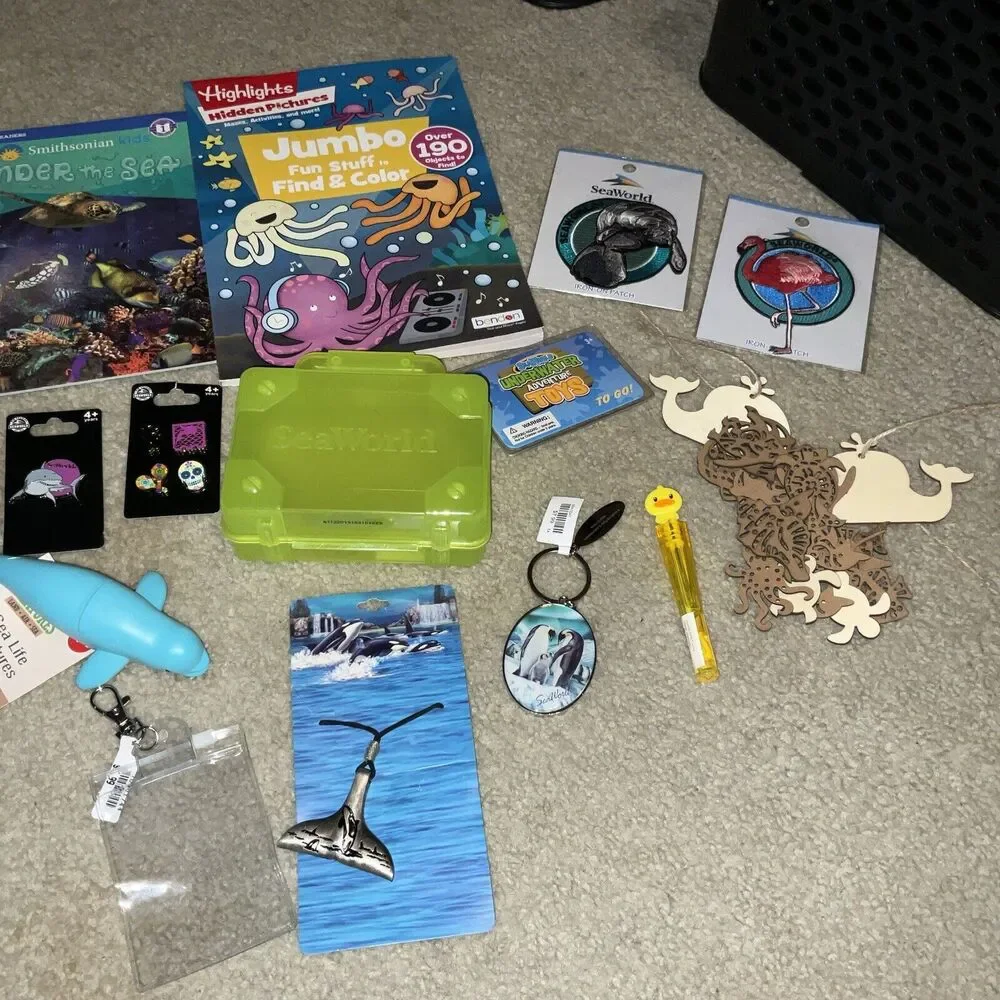SEAWORLD REUSABLE BAG, GIRLS BUNDLE NECKLACE,SHIRT PINS,KEYCHAIN, PATCH,BOOK, ET